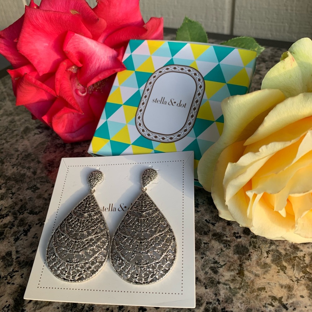 Stella & Dot Thea Lace Chandeliers Earrings